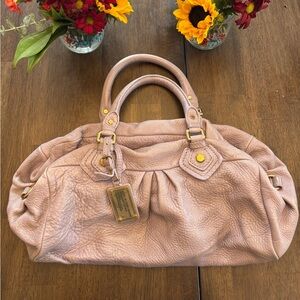 EUC Marc by Marc Jacobs Classic Q Groove, large in lilac